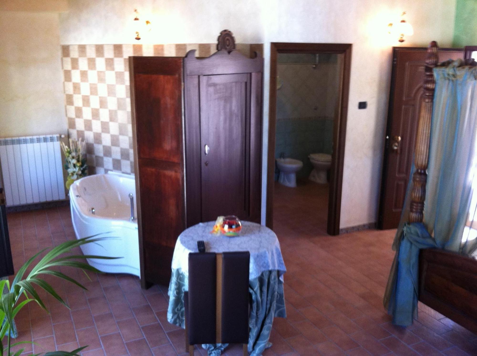 Hotel Il Feudo Dei Pierleoni Celano Pokój zdjęcie